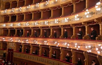 Teatro Massimo "immersive tour". An invitation to the opera to discover the beauty and sounds of one of Europe's largest historic theaters.